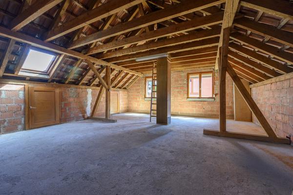 Maison Rénovée 6 pièces 130m2 avec Cour, Terrasse et Dépendance