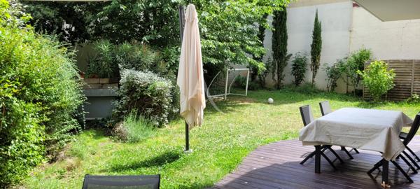 Suresnes - Appartement 3 pièces de 58 m² avec jardin 200 m² - Parking et Cave - 2ème parking en sus