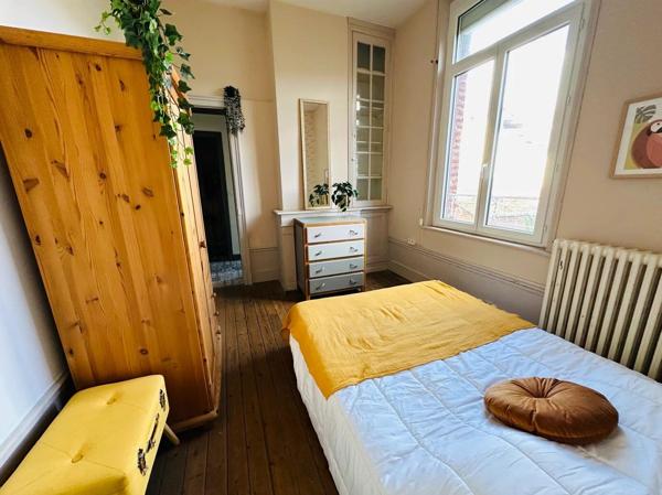 Location                                                      Appartement
                        
                     13 pièces                      272 m2                     à Saint-Quentin