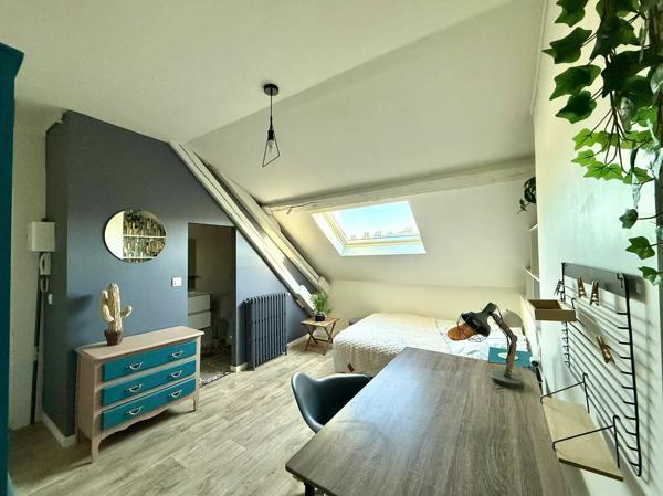 Location                                                      Appartement
                        
                     13 pièces                      272 m2                     à Saint-Quentin