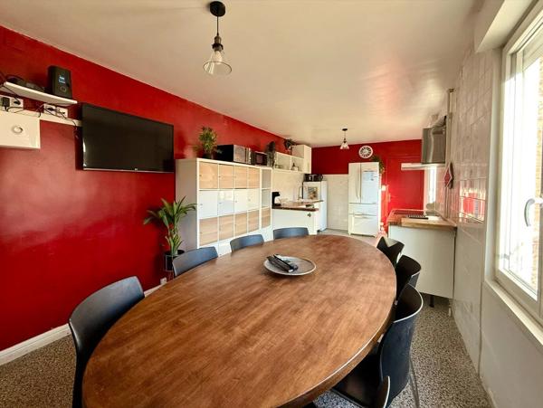 Location                                                      Appartement
                        
                     13 pièces                      272 m2                     à Saint-Quentin