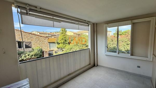 Roquebrune-sur-Argens village – T3 – terrasse couverte – garage