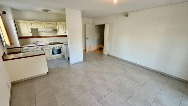 Roquebrune-sur-Argens village – T3 – terrasse couverte – garage
