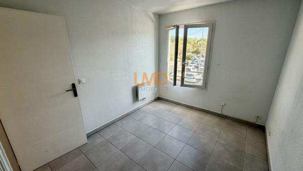 Roquebrune-sur-Argens village – T3 – terrasse couverte – garage