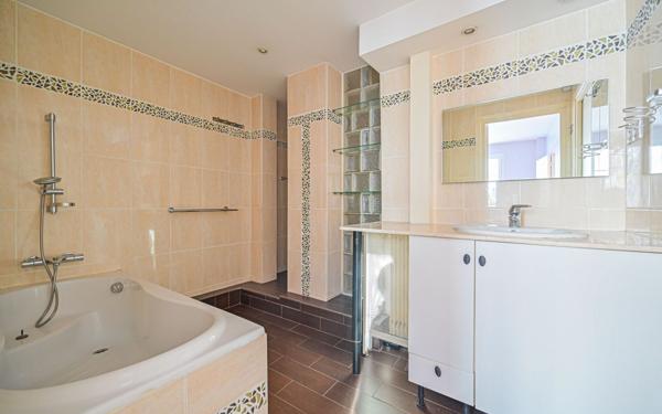 Appartement à vendre    3 pièces • 69,31 m2 Paris 11