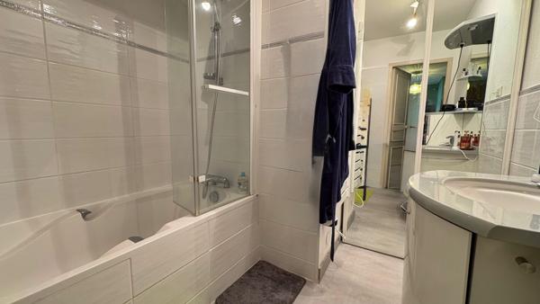 Appartement
                                                                                                                                                                                                                                                                                                                        3 pièce(s)                                                                                                                                                                                                          2 chambre(s)                                                                                                                                                                                                          74.56  m²