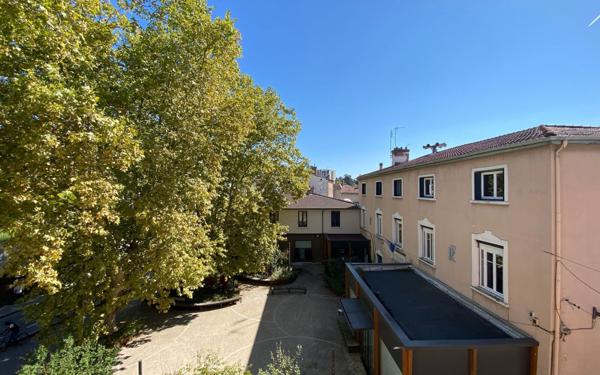 Immeuble à vendre    12 pièces • 335,34 m2 Fontaines-sur-Saône