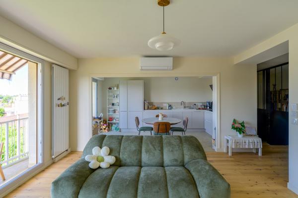 Appartement
                                                                                                                                                                                                                                                                                                                        5 pièce(s)                                                                                                                                                                                                          3 chambre(s)                                                                                                                                                                                                          100.73  m²