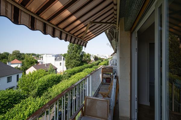 Appartement
                                                                                                                                                                                                                                                                                                                        5 pièce(s)                                                                                                                                                                                                          3 chambre(s)                                                                                                                                                                                                          100.73  m²