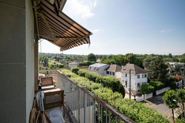 Appartement
                                                                                                                                                                                                                                                                                                                        5 pièce(s)                                                                                                                                                                                                          3 chambre(s)                                                                                                                                                                                                          100.73  m²