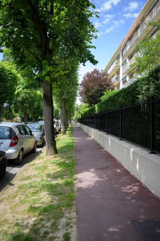Appartement
                                                                                                                                                                                                                                                                                                                        5 pièce(s)                                                                                                                                                                                                          3 chambre(s)                                                                                                                                                                                                          100.73  m²