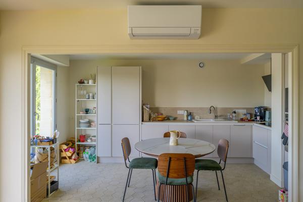 Appartement
                                                                                                                                                                                                                                                                                                                        5 pièce(s)                                                                                                                                                                                                          3 chambre(s)                                                                                                                                                                                                          100.73  m²