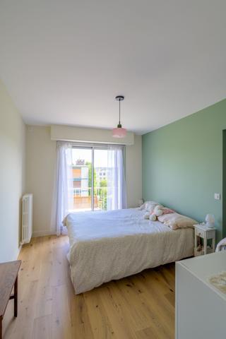 Appartement
                                                                                                                                                                                                                                                                                                                        5 pièce(s)                                                                                                                                                                                                          3 chambre(s)                                                                                                                                                                                                          100.73  m²