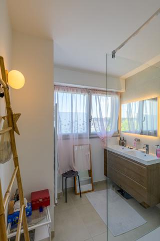Appartement
                                                                                                                                                                                                                                                                                                                        5 pièce(s)                                                                                                                                                                                                          3 chambre(s)                                                                                                                                                                                                          100.73  m²