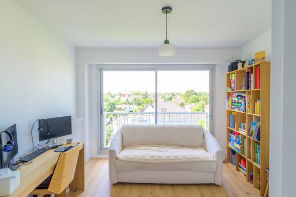 Appartement
                                                                                                                                                                                                                                                                                                                        5 pièce(s)                                                                                                                                                                                                          3 chambre(s)                                                                                                                                                                                                          100.73  m²