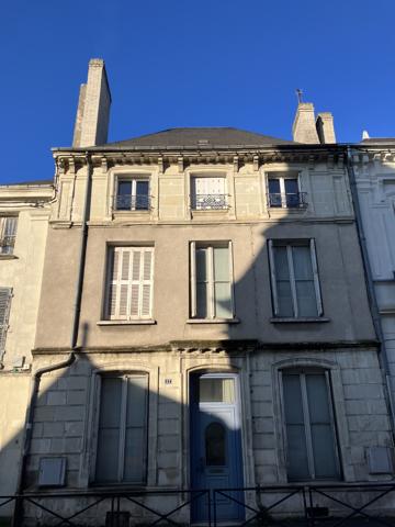 AU CŒUR DE CHÂTELLERAULT MAISON DE VILLE DE 186 M² AVEC BELLES PRESTATIONS Réf 2616