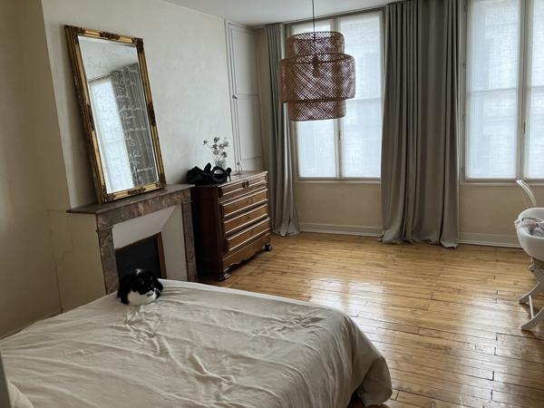 AU CŒUR DE CHÂTELLERAULT MAISON DE VILLE DE 186 M² AVEC BELLES PRESTATIONS Réf 2616