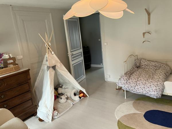 AU CŒUR DE CHÂTELLERAULT MAISON DE VILLE DE 186 M² AVEC BELLES PRESTATIONS Réf 2616