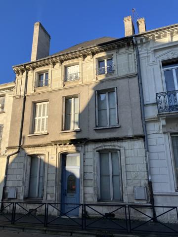 AU CŒUR DE CHÂTELLERAULT MAISON DE VILLE DE 186 M² AVEC BELLES PRESTATIONS Réf 2616