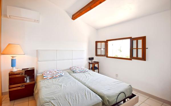 Maison à vendre    4 pièces •  Uzès