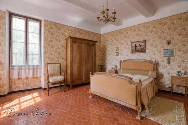 Bastide Ancien Moulin à SALON DE PROVENCE (13) 400 m² et plus de 4000m² de terrain