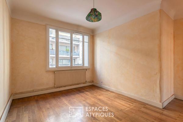 Appartement de caractère avec parquet massif et beau potentiel – Villeurbanne centre