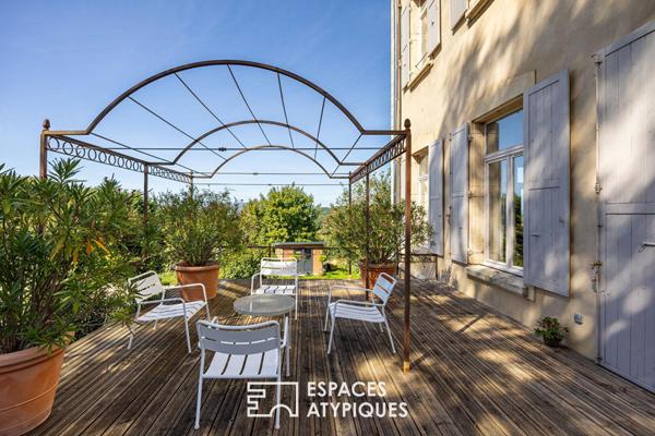 Appartement rénové au coeur d’un château avec jardin et piscine
