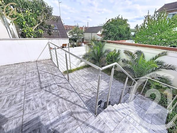 Maison à vendre  4 pièces - 107,84 m 2   BONDY  - 93