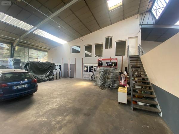Garage - Parking à vendre à Mâcon en Saône-et-Loire (71000), ref : MU58