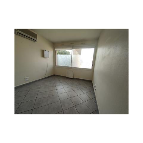 Location local commercial 21 m²