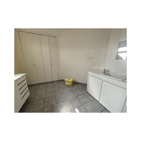 Location local commercial 21 m²