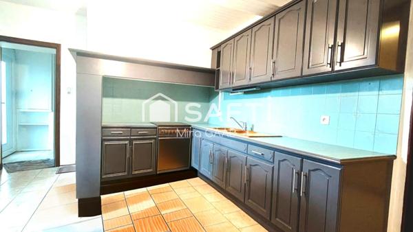 Maison rénovée T5 de 140m2 sur 2600m2 de terrain et dépendances