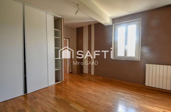 Maison rénovée T5 sur 2600m2 de terrain et dépendances NÉGOCIABLE