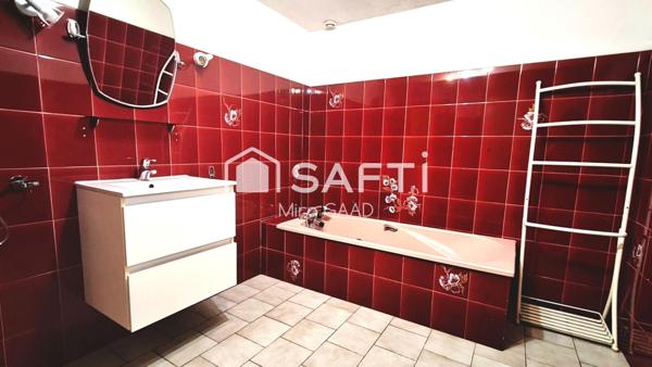 Maison rénovée T5 de 140m2 sur 2600m2 de terrain et dépendances