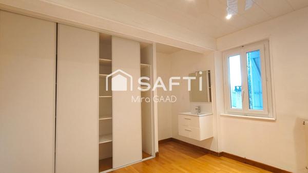 Maison rénovée T5 de 140m2 sur 2600m2 de terrain et dépendances