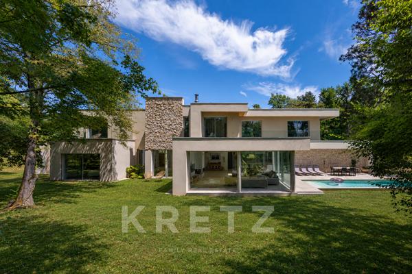 ECULLY – Villa contemporaine au cœur d'un parc privé
