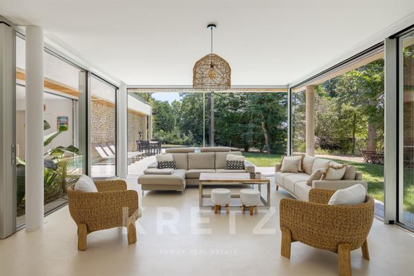 ECULLY – Villa contemporaine au cœur d'un parc privé