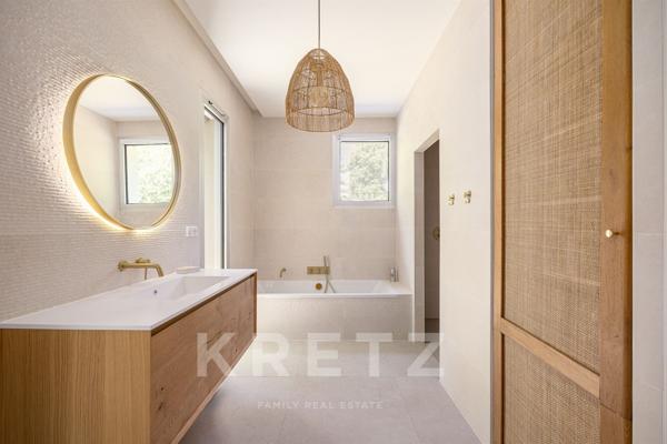 ECULLY – Villa contemporaine au cœur d'un parc privé