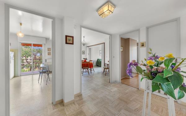 Appartement à vendre    3 pièces • 70 m2 Saint-Laurent-du-Var