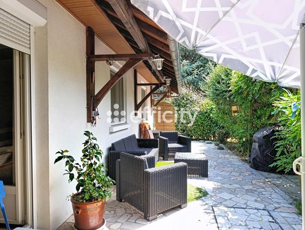Maison
         4 pièces
        - 93 m² 350 000 € *
