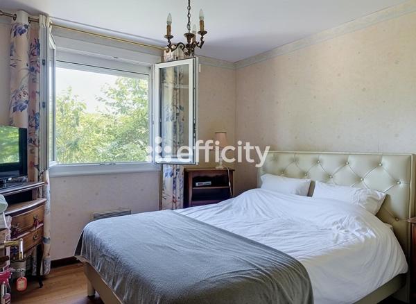 Maison
         4 pièces
        - 93 m² 350 000 € *