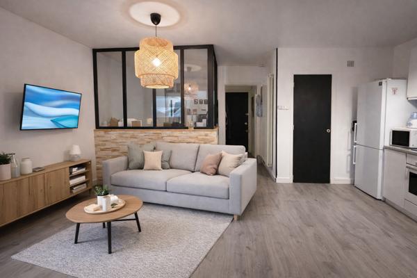 Le Cannet Beau studio de 31.90 m2 Rénové Coin nuit Parking