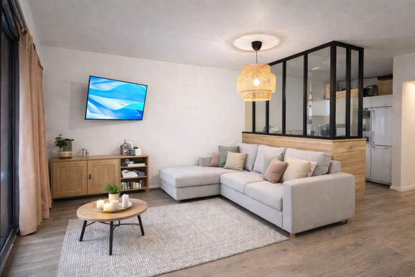 Le Cannet Beau studio de 31.90 m2 Rénové Coin nuit Parking