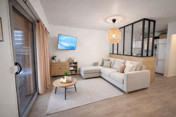 Le Cannet Beau studio de 31.90 m2 Rénové Coin nuit Parking