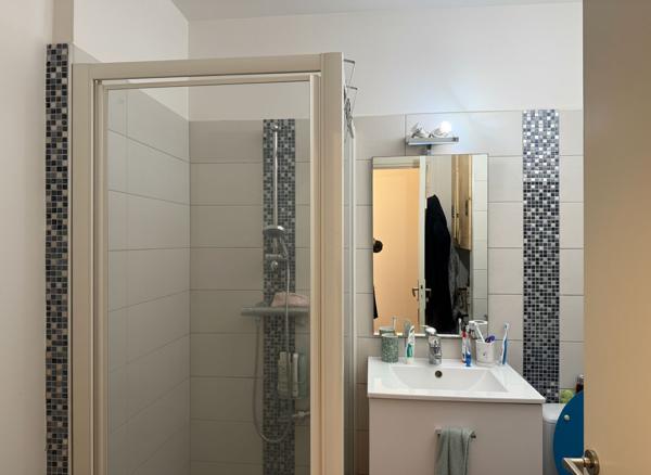 Le Cannet Beau studio de 31.90 m2 Rénové Coin nuit Parking