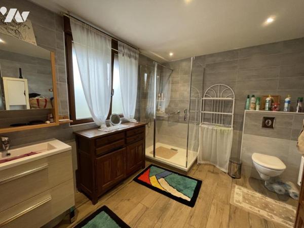 LA FERTE MACE, maison 5 ch avec garage et terrain + appartement T2 de 64 m² indépendant