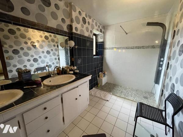 LA FERTE MACE, maison 5 ch avec garage et terrain + appartement T2 de 64 m² indépendant