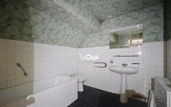 Maison à vendre    5 pièces •  Parsac