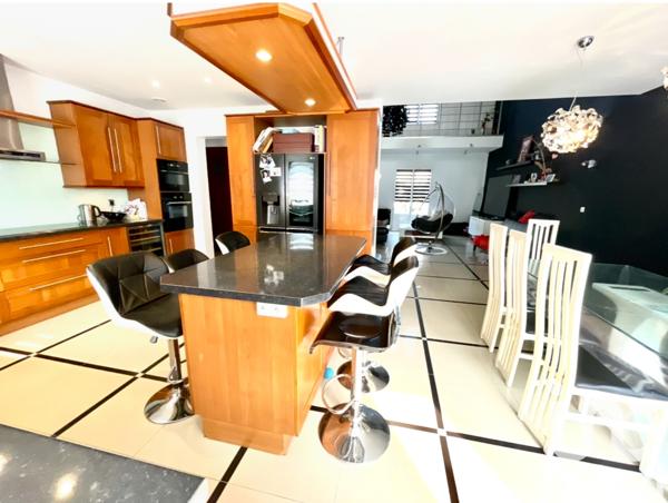 Maison à vendre 7 pièces 211 m² Villecresnes