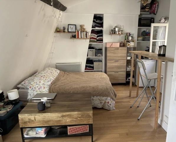 Vente                                                      Appartement
                        
                     1 pièces                      13 m2                     à Paris 9